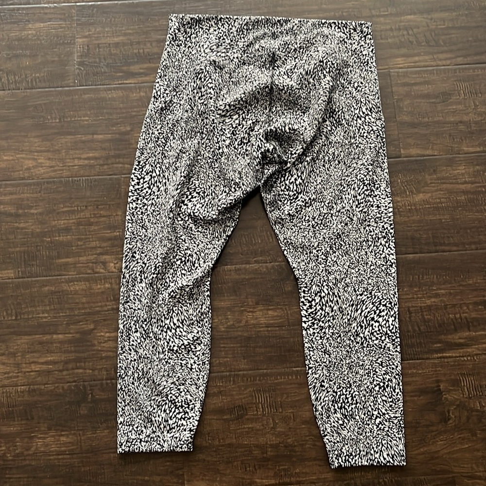 Lululemon InStill‎ HR Tight 25” in Warped Grain Alpine White Black Sz 14 - Picture 13 of 14
